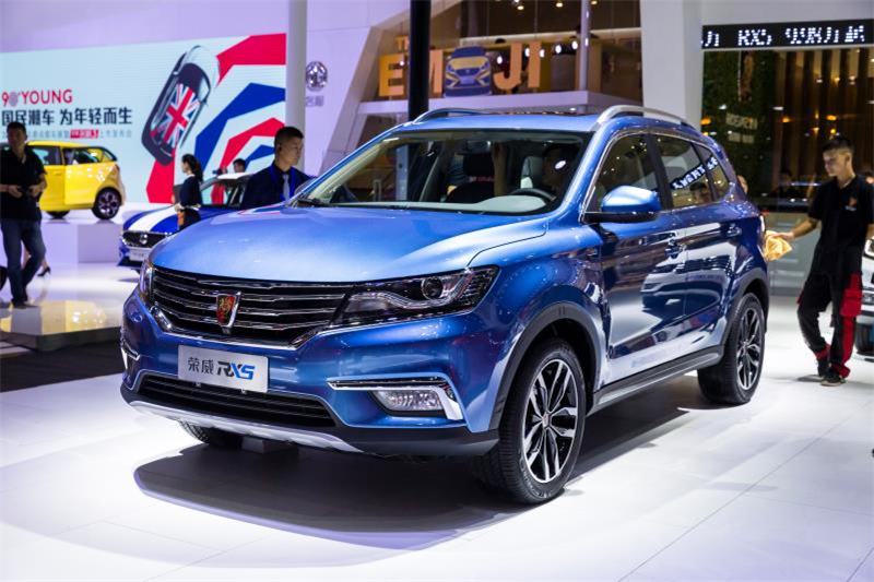 全新榮威950、榮威e950定義“高級轎車” 成都車展亮相售價16.88萬起 互聯網汽車上市一周年 系統升級帶來顛覆式進化