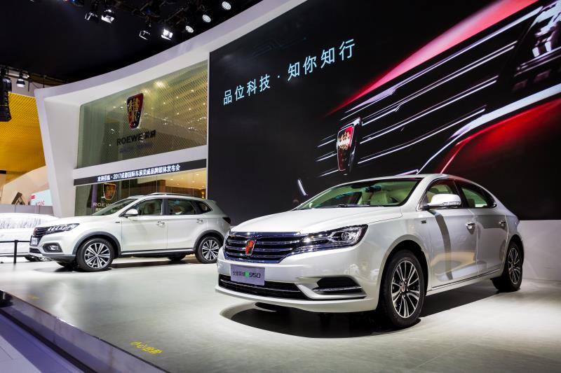 全新榮威950、榮威e950定義“高級轎車” 成都車展亮相售價16.88萬起 互聯網汽車上市一周年 系統升級帶來顛覆式進化