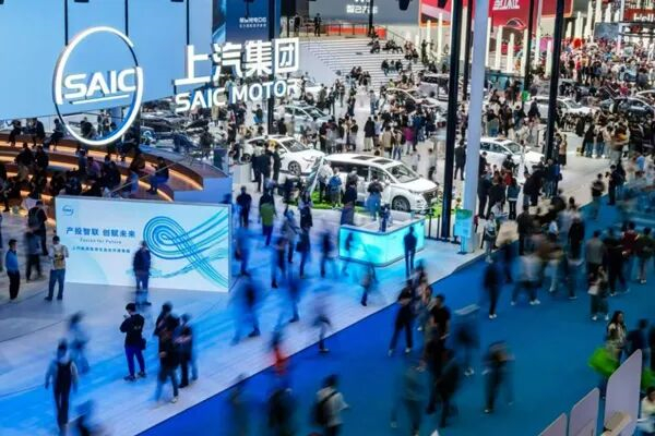 破曉之聲：上汽新年賀詞中的改革新象與時(shí)代回響